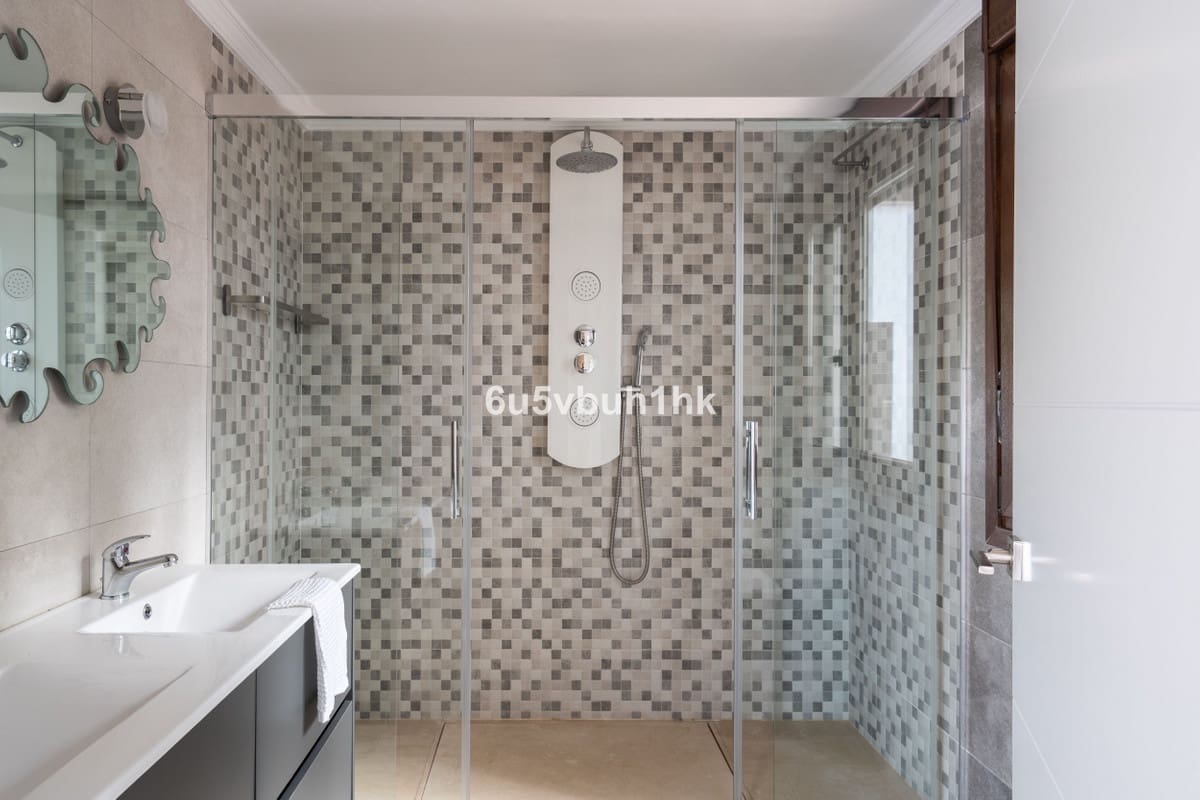 4 soveværelse Villa til salg i Benalmadena med swimmingpool - € 870.000 (Ref: 9540088)