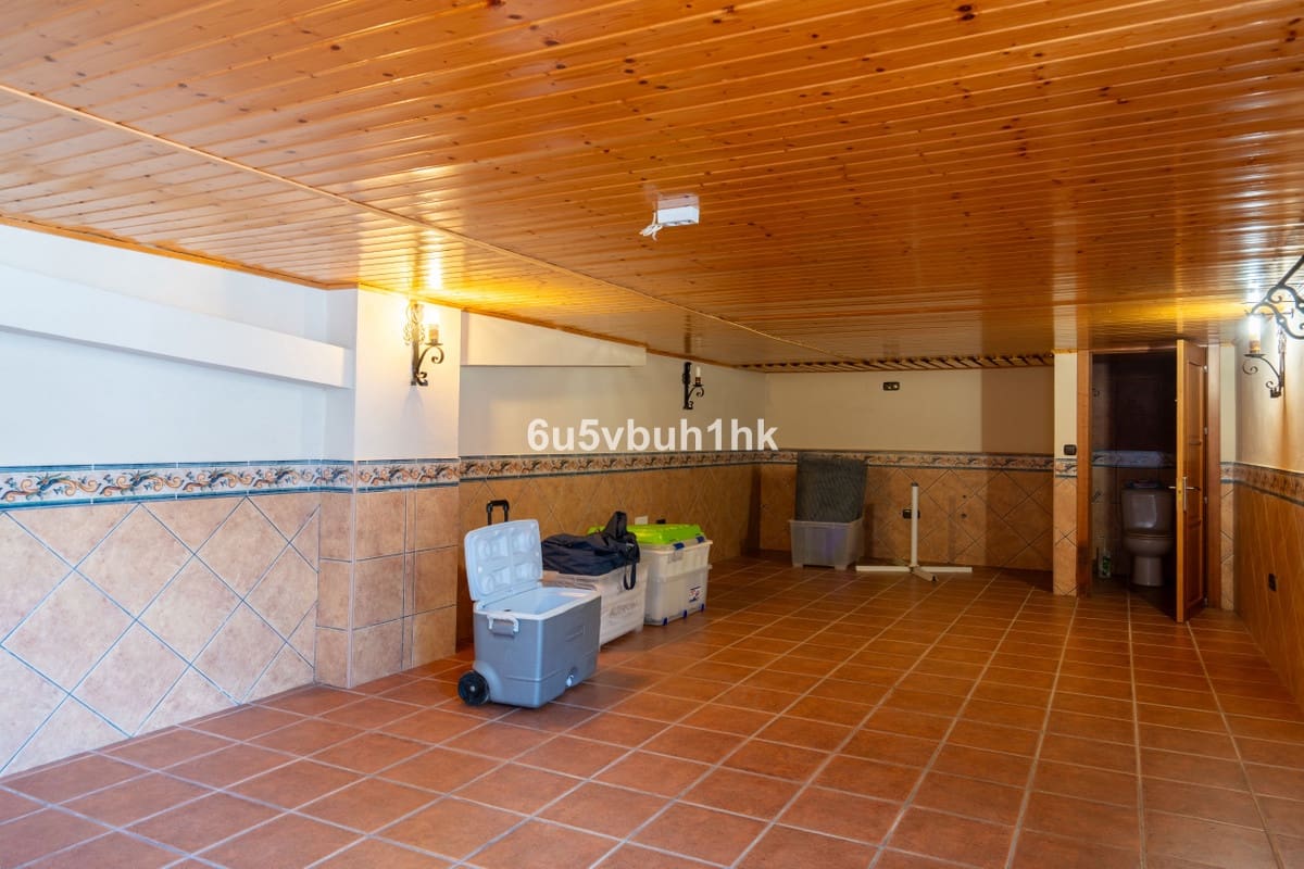 4 soveværelse Villa til salg i Benalmadena med swimmingpool - € 870.000 (Ref: 9540088)