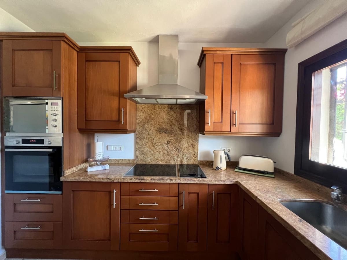 4 soveværelse Villa til salg i Estepona med swimmingpool - € 880.000 (Ref: 9540091)