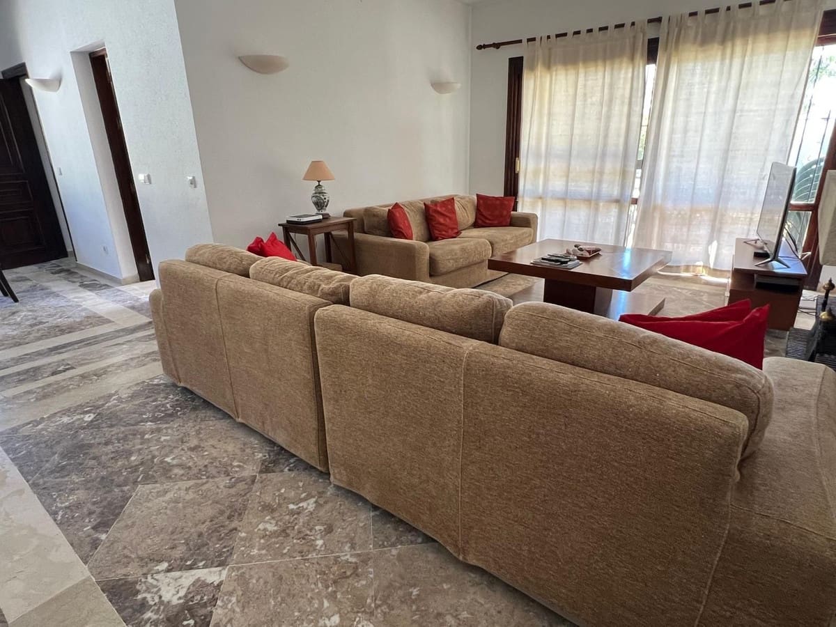 4 soveværelse Villa til salg i Estepona med swimmingpool - € 880.000 (Ref: 9540091)