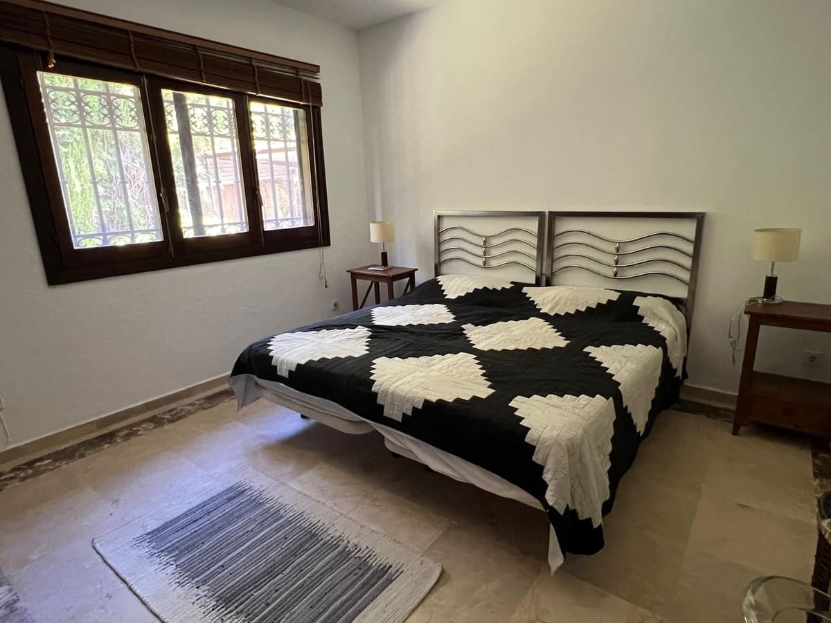 4 soveværelse Villa til salg i Estepona med swimmingpool - € 880.000 (Ref: 9540091)