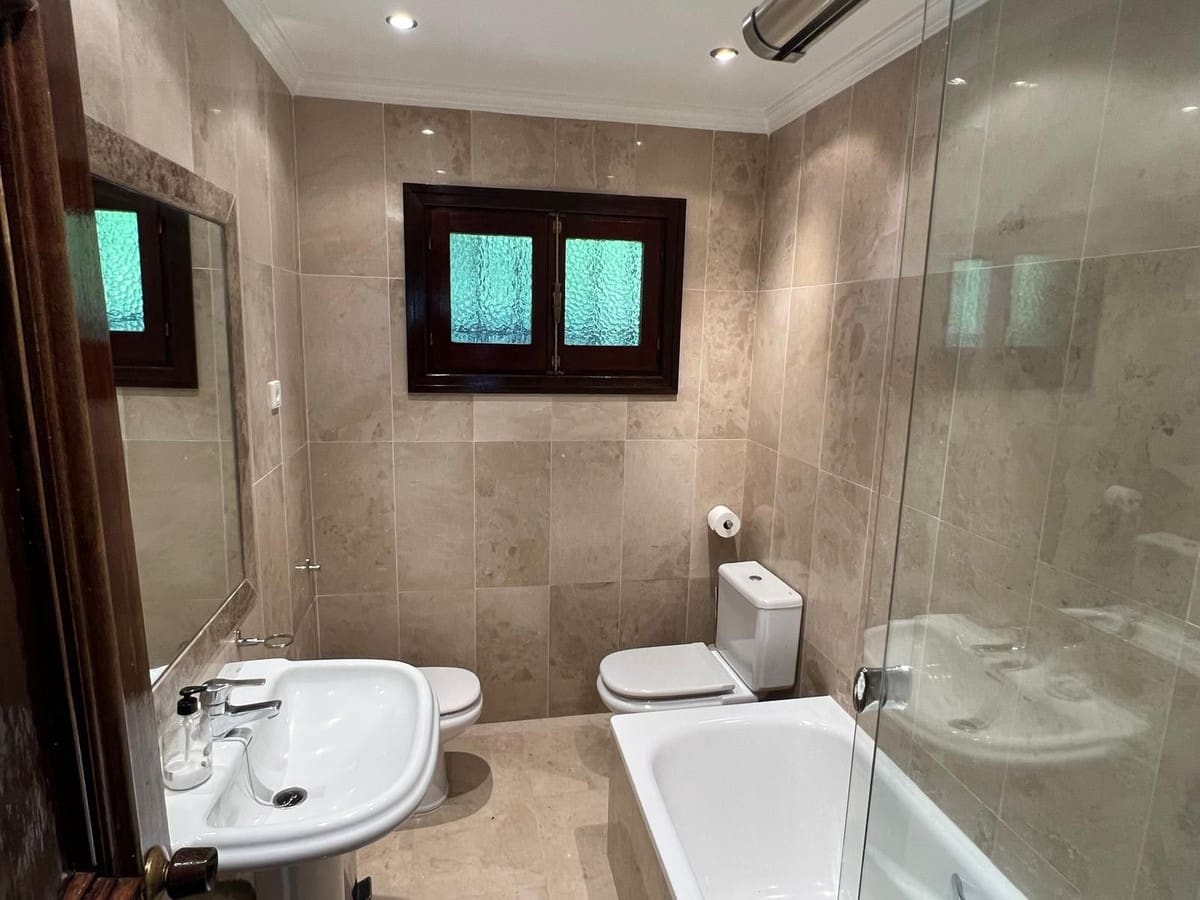 4 soveværelse Villa til salg i Estepona med swimmingpool - € 880.000 (Ref: 9540091)