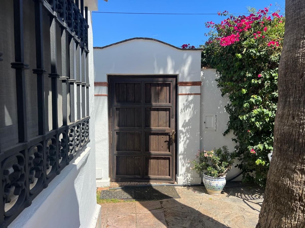 4 soveværelse Villa til salg i Estepona med swimmingpool - € 880.000 (Ref: 9540091)