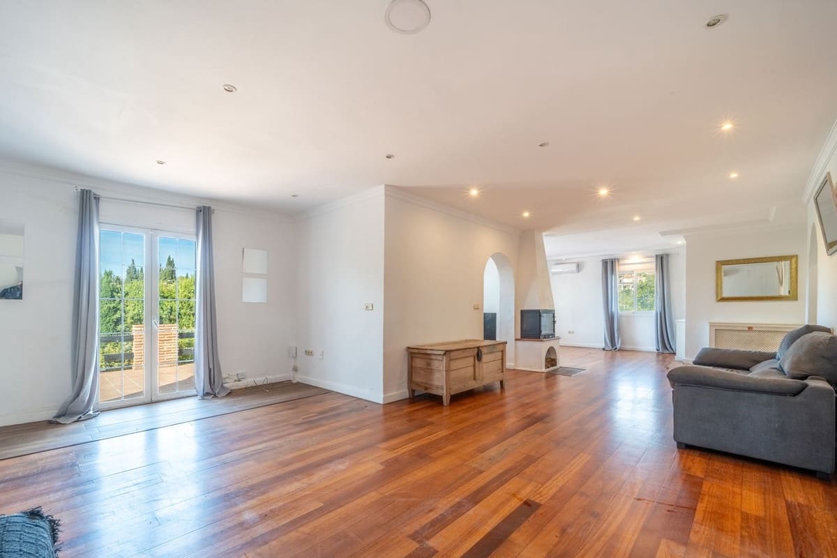 4 bedroom Villa for sale in Elviria with pool - € 975,000 (Ref: 9540096)