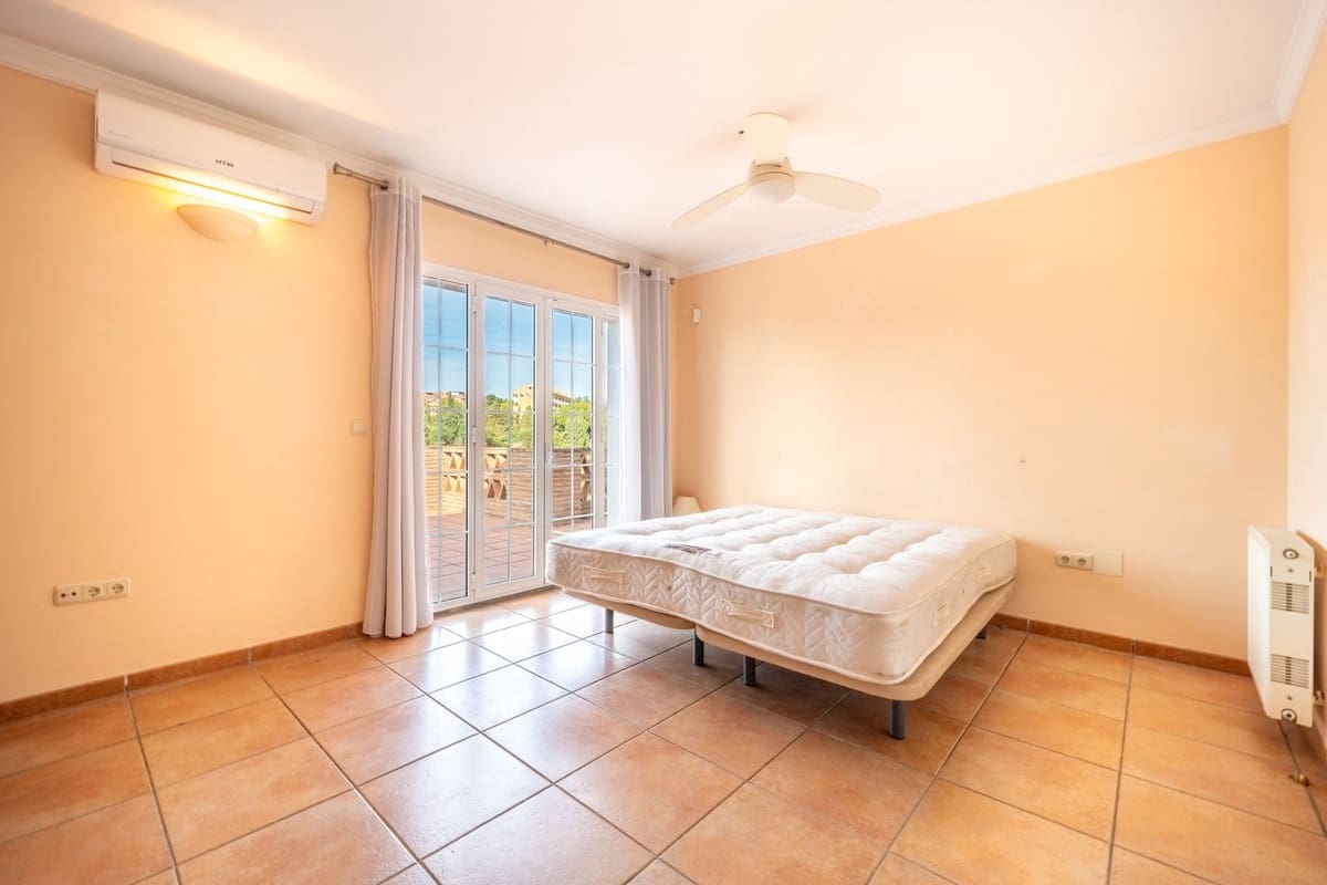 4 bedroom Villa for sale in Elviria with pool - € 975,000 (Ref: 9540096)