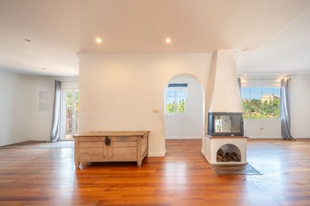 4 bedroom Villa for sale in Elviria, Marbella with pool - € 975,000 (Ref: 9540096)