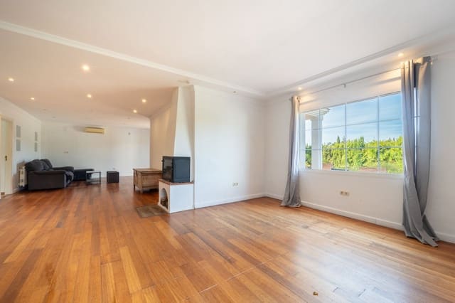 4 bedroom Villa for sale in Elviria, Marbella with pool - € 975,000 (Ref: 9540096)