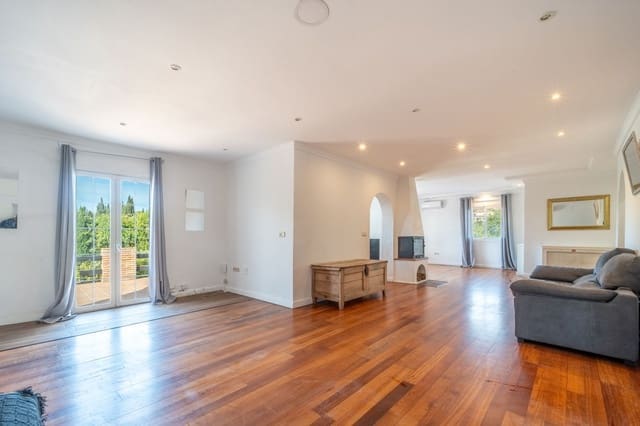 4 bedroom Villa for sale in Elviria, Marbella with pool - € 975,000 (Ref: 9540096)