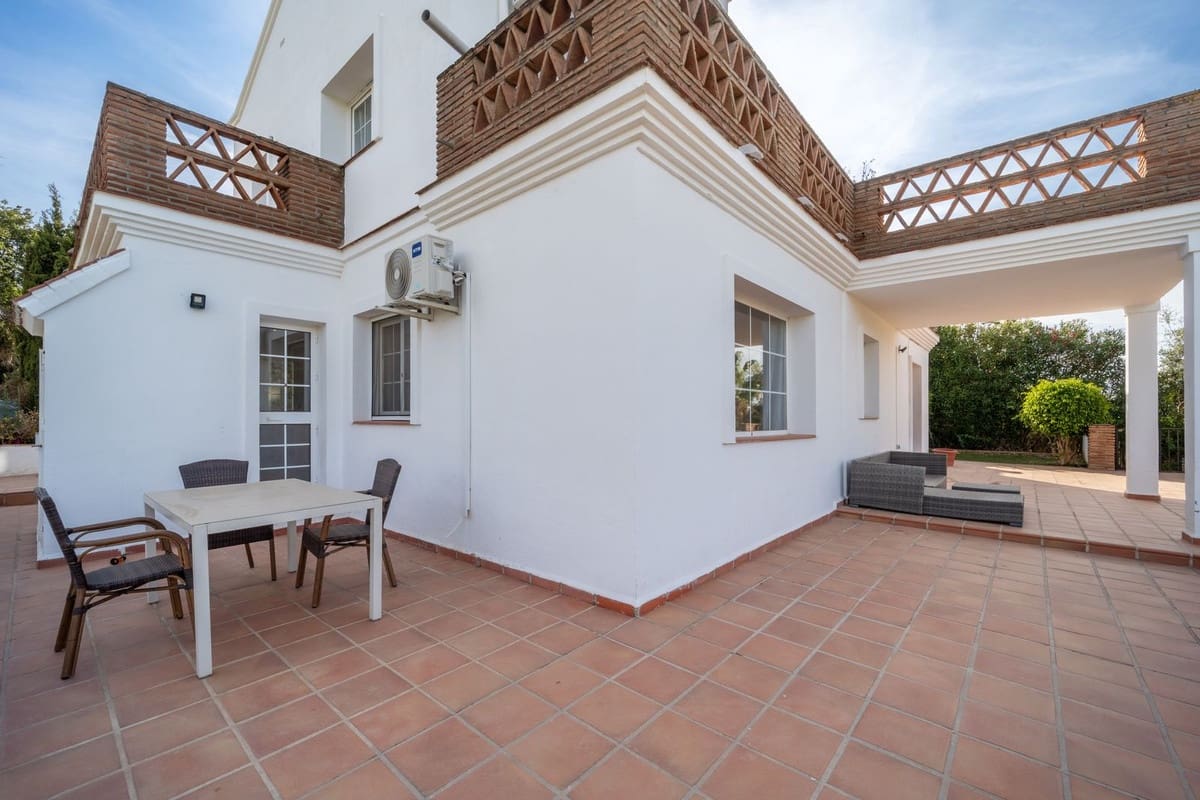 4 bedroom Villa for sale in Elviria with pool - € 975,000 (Ref: 9540096)