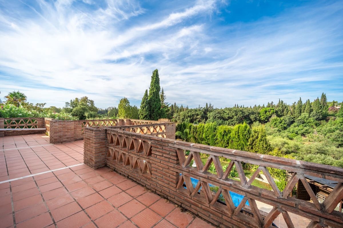 4 bedroom Villa for sale in Elviria with pool - € 975,000 (Ref: 9540096)