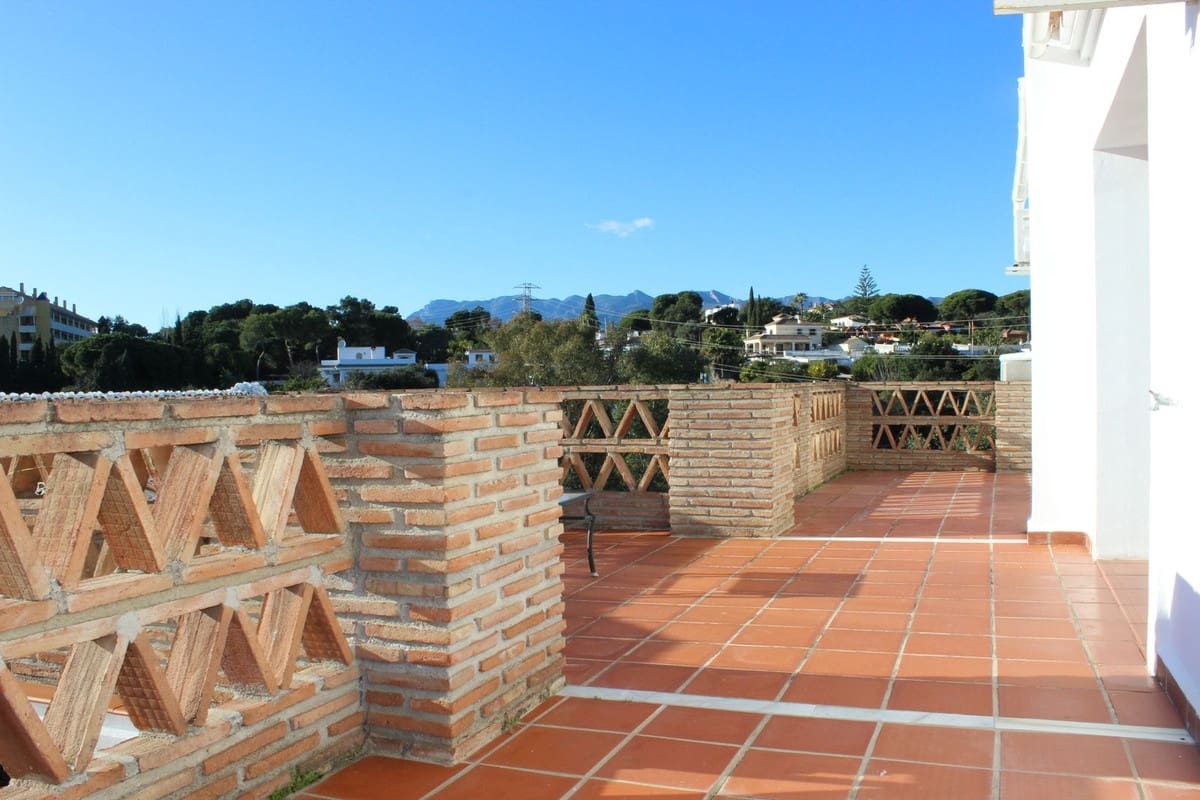 4 bedroom Villa for sale in Elviria with pool - € 975,000 (Ref: 9540096)