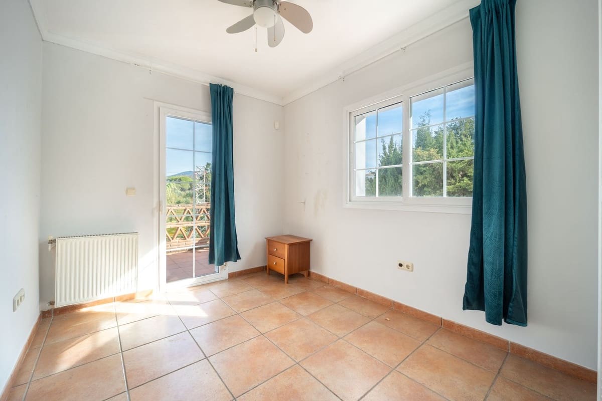 4 bedroom Villa for sale in Elviria with pool - € 975,000 (Ref: 9540096)