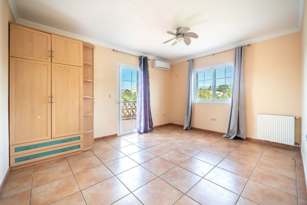 4 bedroom Villa for sale in Elviria with pool - € 975,000 (Ref: 9540096)