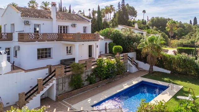 4 bedroom Villa for sale in Elviria, Marbella with pool - € 975,000 (Ref: 9540096)