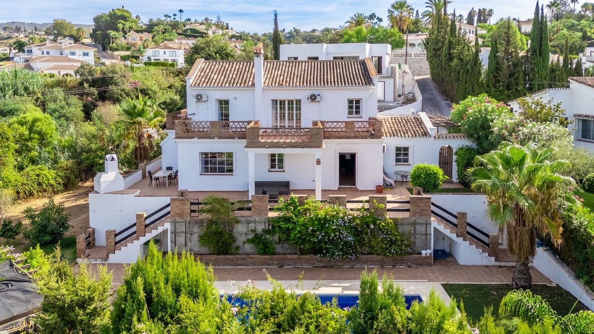 4 bedroom Villa for sale in Elviria with pool - € 975,000 (Ref: 9540096)