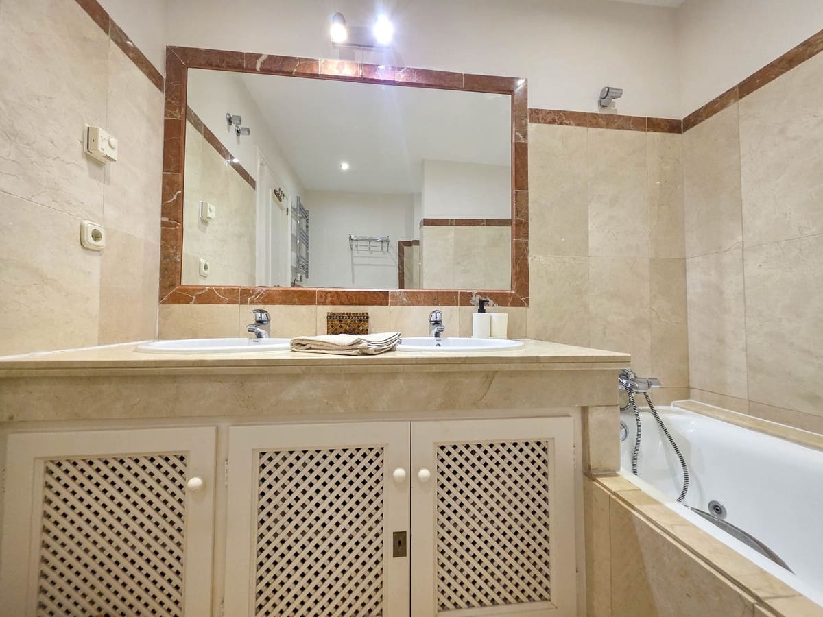 3 Zimmer Apartment zu verkaufen in Bahia de Casares mit Pool - 995.000 € (Ref: 9540100)