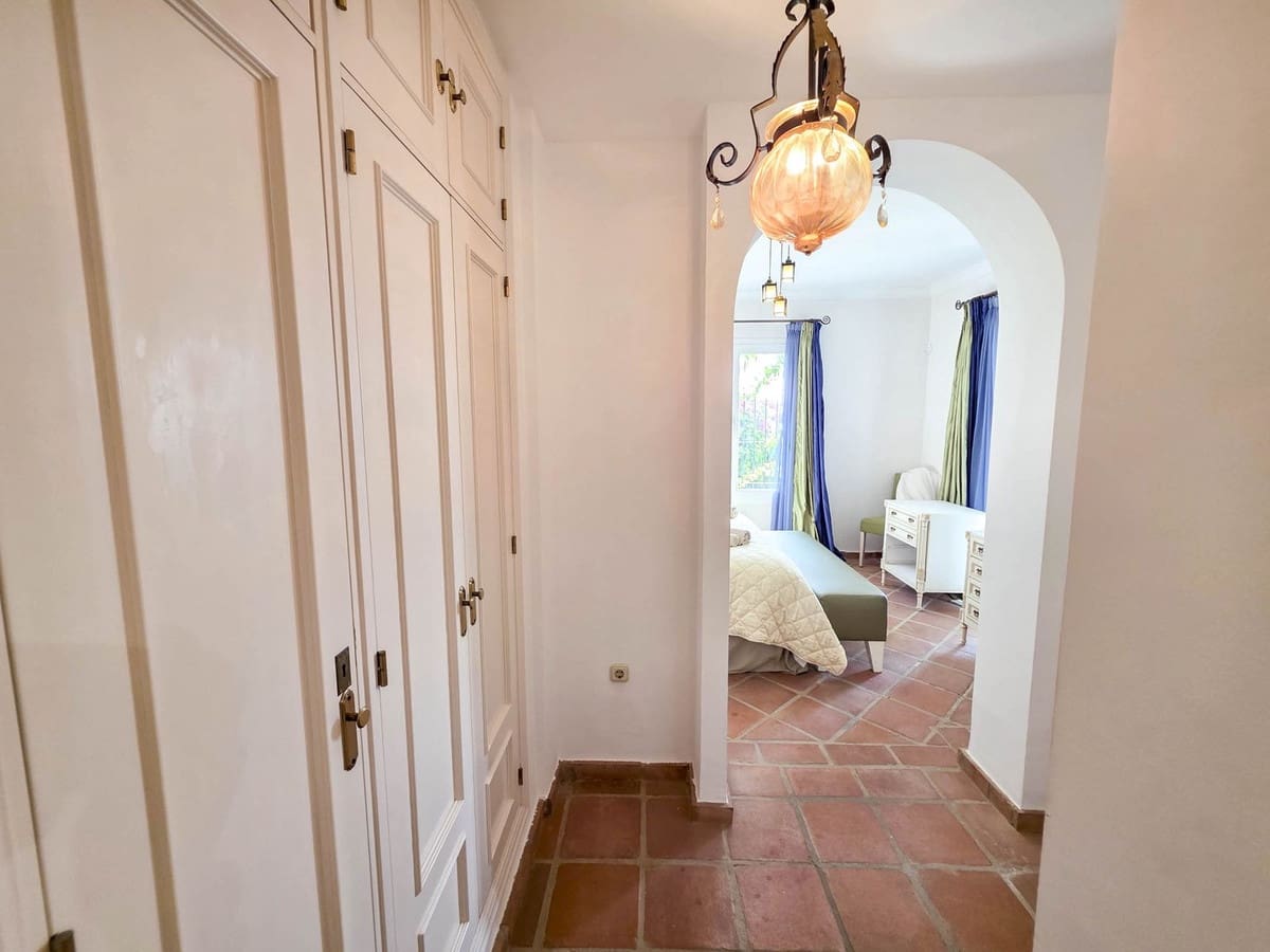 3 Zimmer Apartment zu verkaufen in Bahia de Casares mit Pool - 995.000 € (Ref: 9540100)