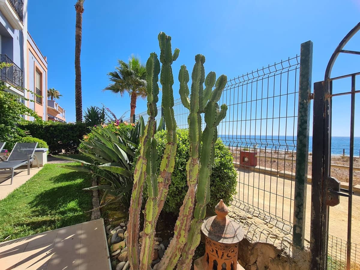 3 Zimmer Apartment zu verkaufen in Bahia de Casares mit Pool - 995.000 € (Ref: 9540100)