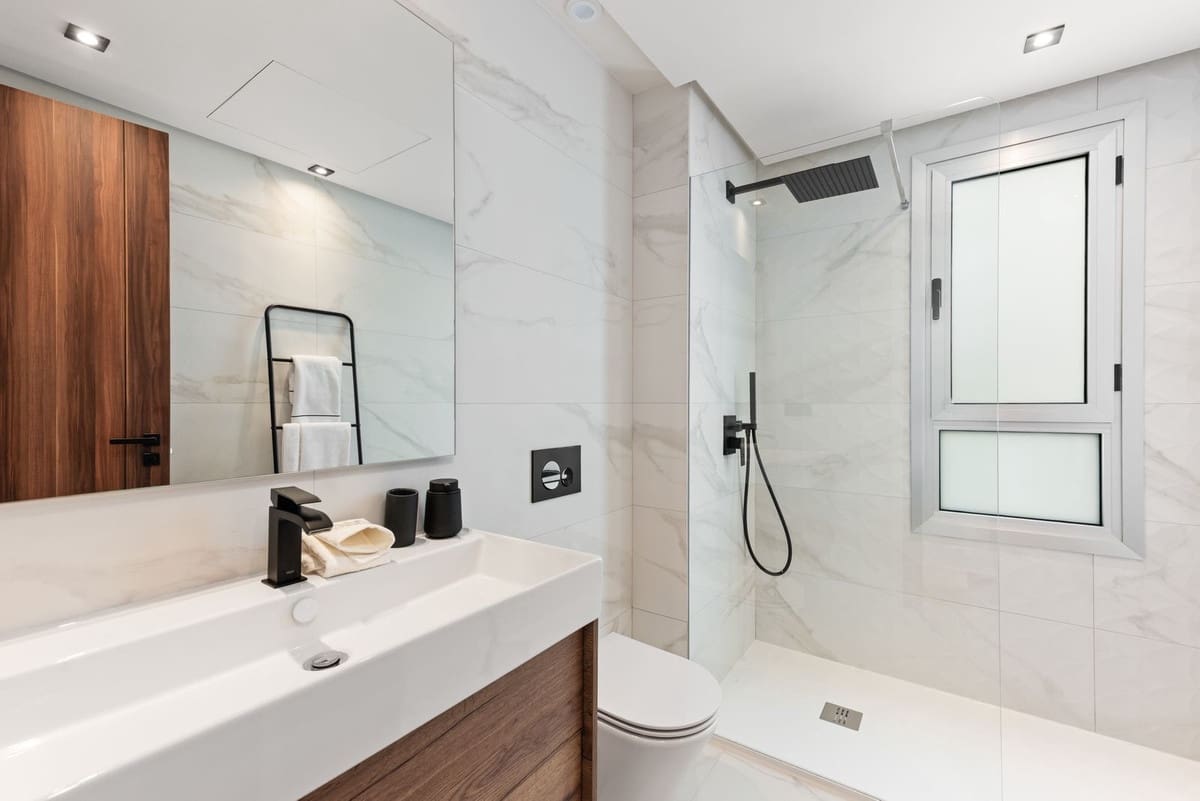 Apartamento de 3 habitaciones en San Pedro de Alcantara en venta con piscina garaje - 995.000 € (Ref: 9540102)