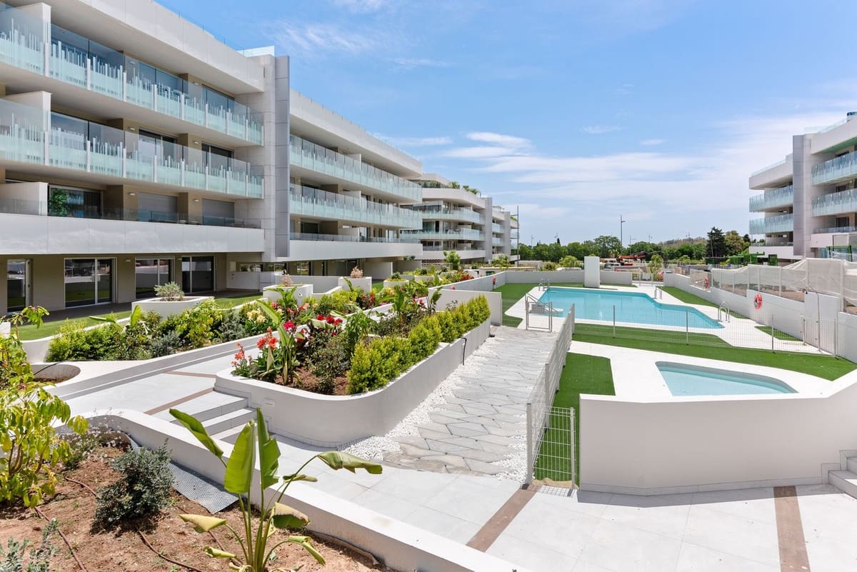 Apartamento de 3 habitaciones en San Pedro de Alcantara en venta con piscina garaje - 995.000 € (Ref: 9540102)