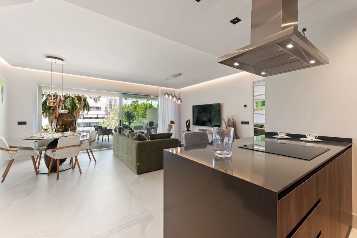 Apartamento de 3 habitaciones en San Pedro de Alcantara en venta con piscina garaje - 995.000 € (Ref: 9540102)