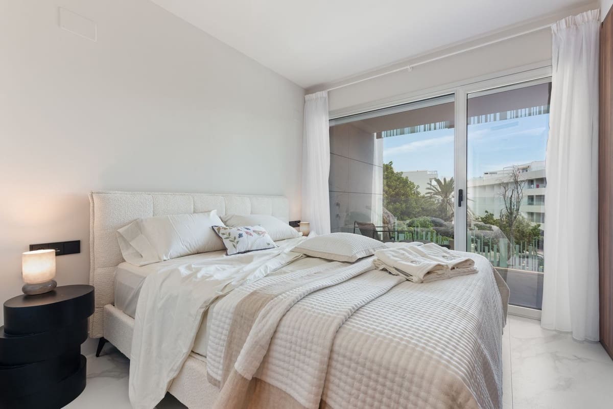 Apartamento de 3 habitaciones en San Pedro de Alcantara en venta con piscina garaje - 995.000 € (Ref: 9540102)