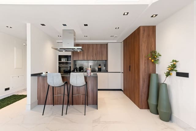 Apartamento de 3 habitaciones en San Pedro de Alcántara Pueblo, Marbella en venta con piscina garaje - 995.000 € (Ref: 9540102)