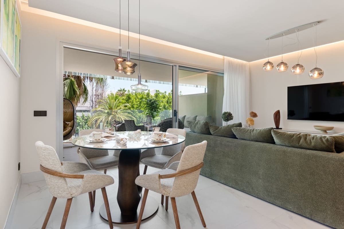 Apartamento de 3 habitaciones en San Pedro de Alcantara en venta con piscina garaje - 995.000 € (Ref: 9540102)