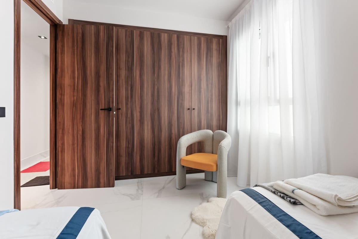 Apartamento de 3 habitaciones en San Pedro de Alcantara en venta con piscina garaje - 995.000 € (Ref: 9540102)