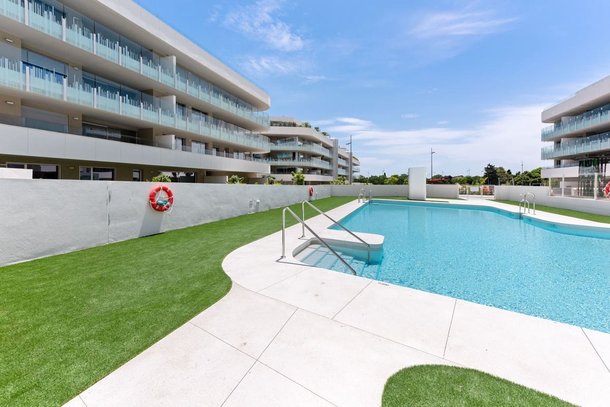Apartamento de 3 habitaciones en San Pedro de Alcantara en venta con piscina garaje - 995.000 € (Ref: 9540102)