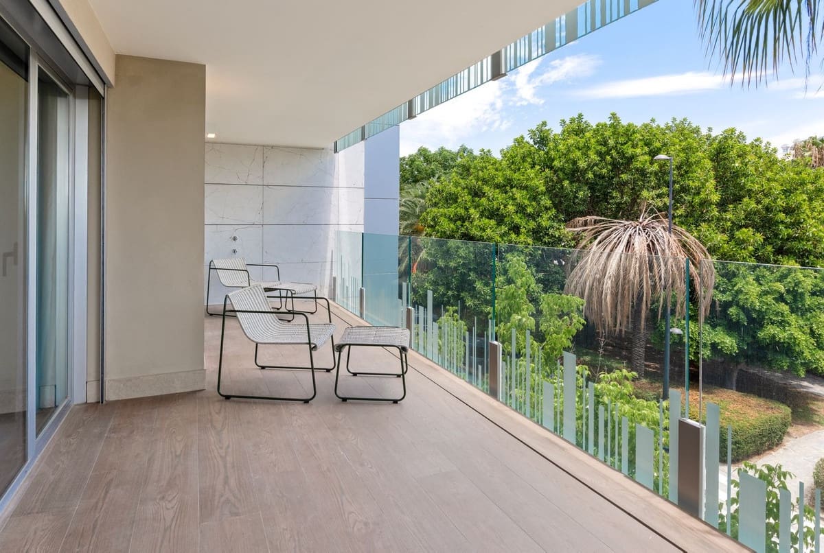 Apartamento de 3 habitaciones en San Pedro de Alcantara en venta con piscina garaje - 995.000 € (Ref: 9540102)