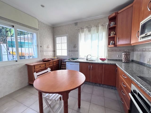 3 quarto Moradia para venda em San Pedro de Alcántara Pueblo, Marbella - 995 000 € (Ref: 9540105)