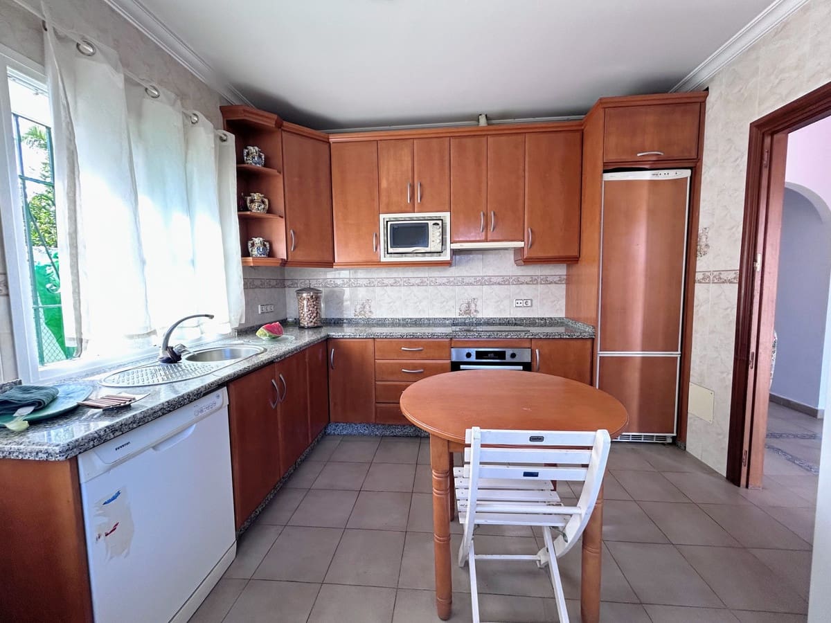 3 makuuhuone Huvila myytävänä paikassa San Pedro de Alcantara - 995 000 € (Ref: 9540105)