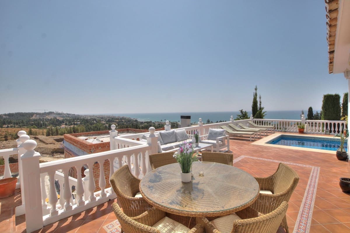 4 sovrum Villa till salu i La Cala de Mijas med pool garage - 995 000 € (Ref: 9540106)