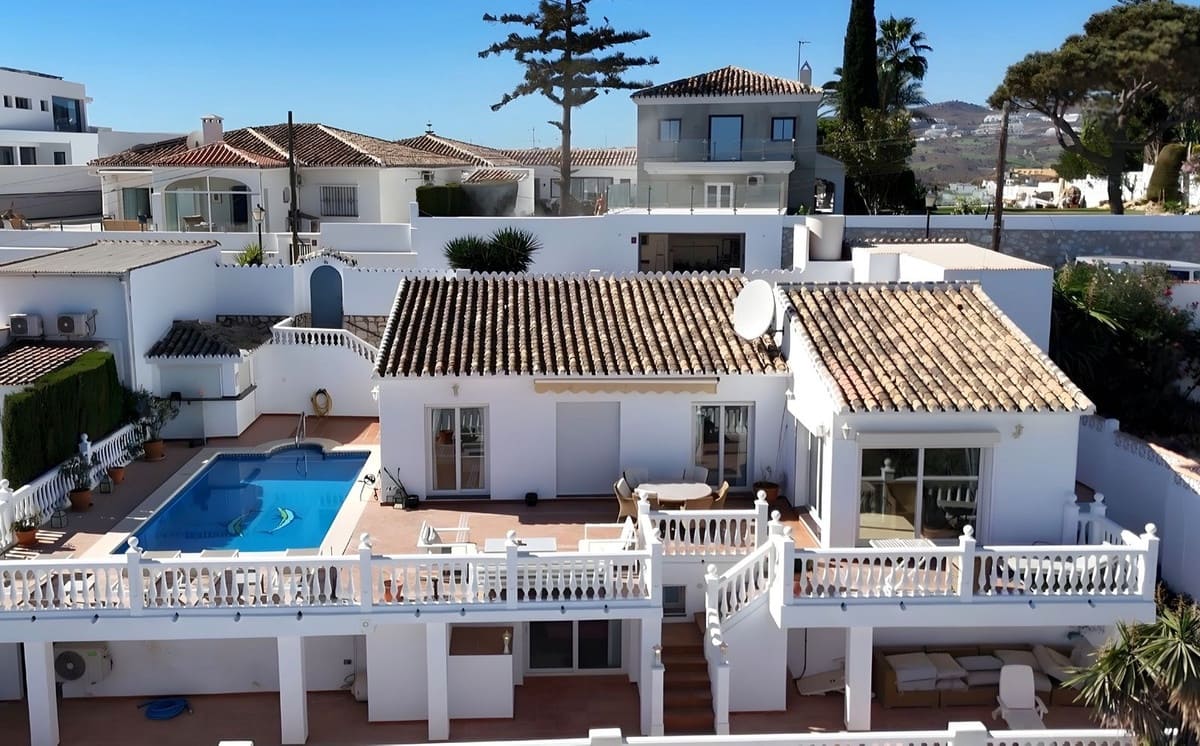 4 sovrum Villa till salu i La Cala de Mijas med pool garage - 995 000 € (Ref: 9540106)