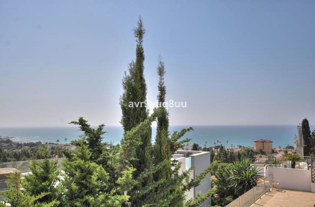 4 soveværelse Villa til salg i La Cala de Mijas, Mijas med swimmingpool garage - € 995.000 (Ref: 9540106)