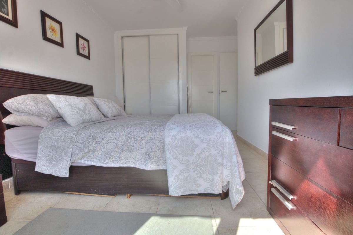 4 bedroom Villa for sale in La Cala de Mijas with pool garage - € 945,000 (Ref: 9540106)