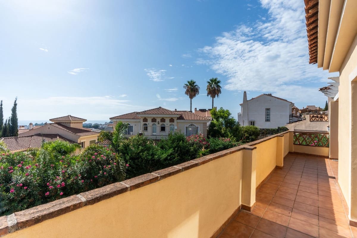 Chalet de 4 habitaciones en La Cala de Mijas en venta con piscina garaje - 980.000 € (Ref: 9540107)