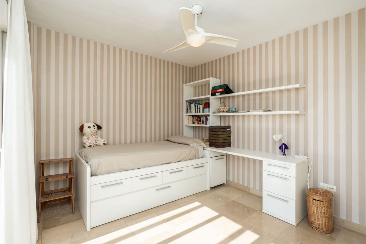 Chalet de 4 habitaciones en La Cala de Mijas en venta con piscina garaje - 980.000 € (Ref: 9540107)