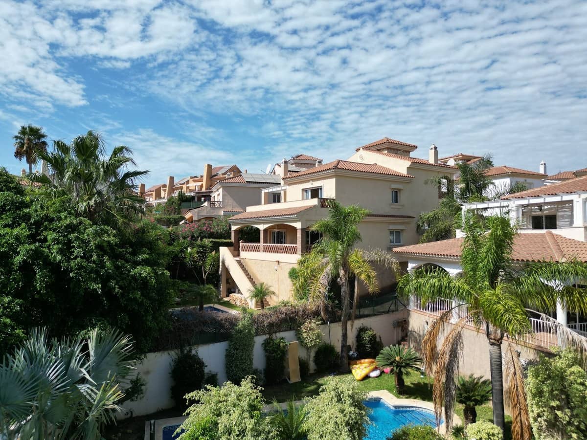 Chalet de 4 habitaciones en La Cala de Mijas en venta con piscina garaje - 980.000 € (Ref: 9540107)