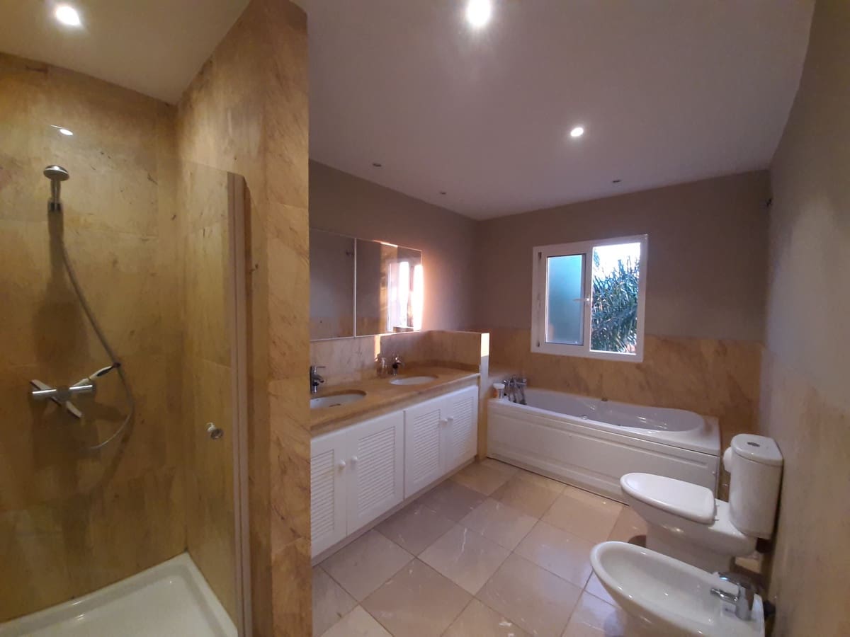 Chalet de 4 habitaciones en Riviera del Sol en venta con piscina garaje - 940.000 € (Ref: 9540107)