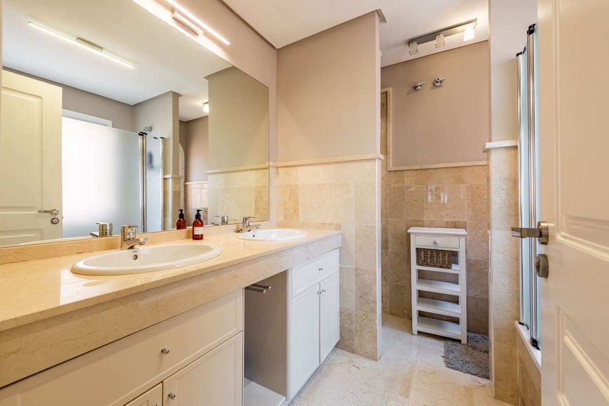 3 camera da letto Villetta Bifamiliare in vendita in Marbella con piscina garage - 995.000 € (Rif: 9540108)