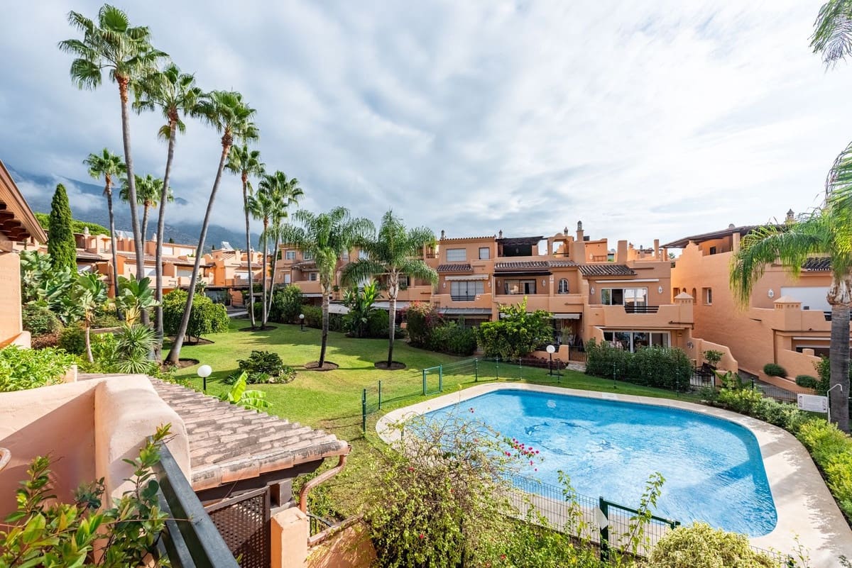 3 camera da letto Villetta Bifamiliare in vendita in Marbella con piscina garage - 995.000 € (Rif: 9540108)