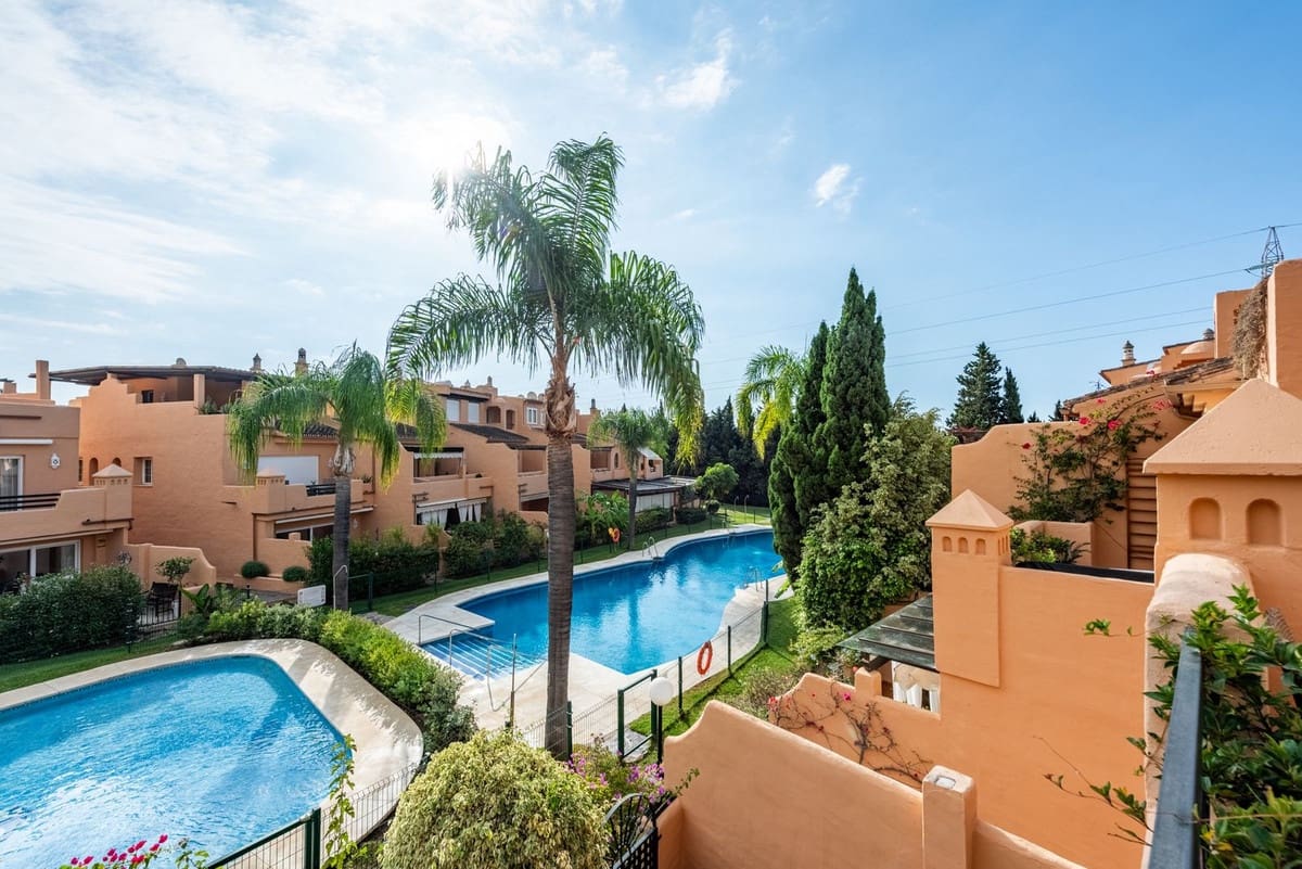 3 camera da letto Villetta Bifamiliare in vendita in Marbella con piscina garage - 995.000 € (Rif: 9540108)