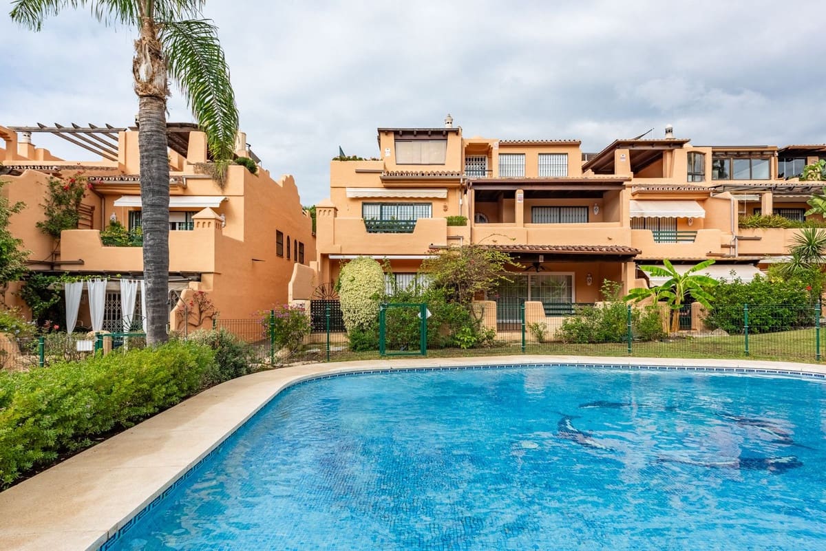 3 camera da letto Villetta Bifamiliare in vendita in Marbella con piscina garage - 995.000 € (Rif: 9540108)