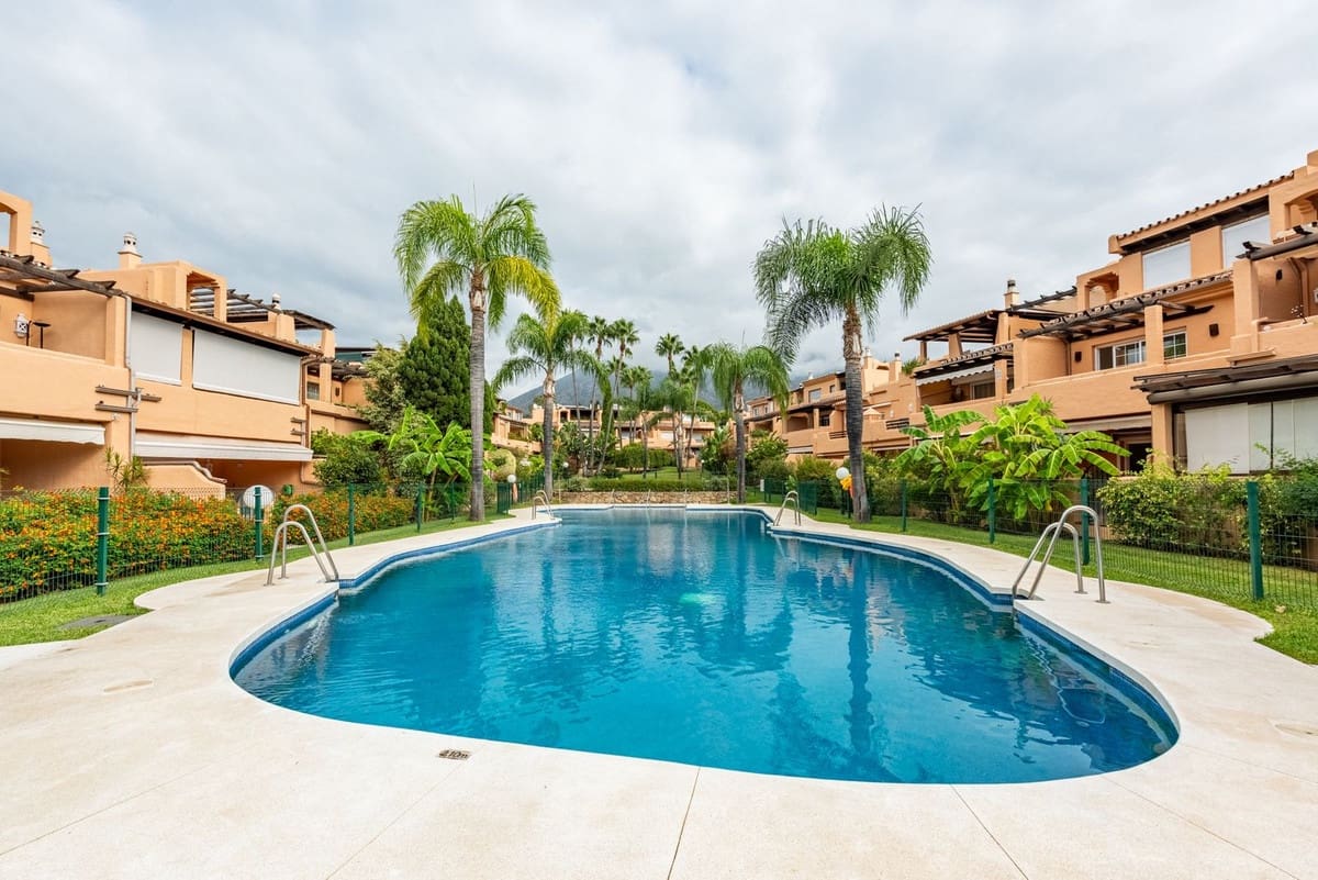 3 camera da letto Villetta Bifamiliare in vendita in Marbella con piscina garage - 995.000 € (Rif: 9540108)