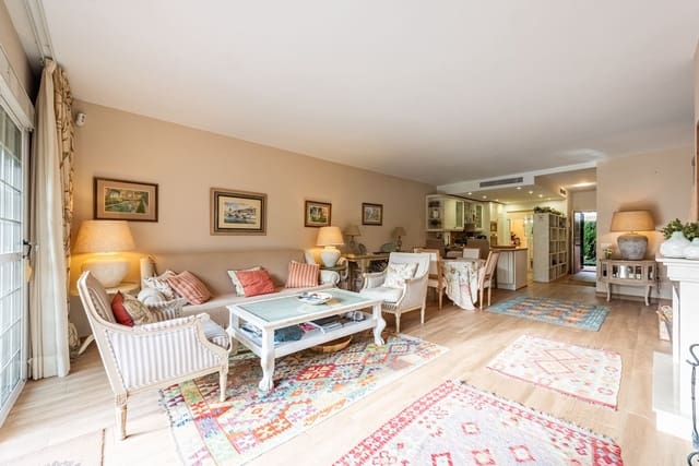 3 bedroom Semi-detached Villa for sale in Ricardo Soriano, Marbella with pool garage - € 995,000 (Ref: 9540108)