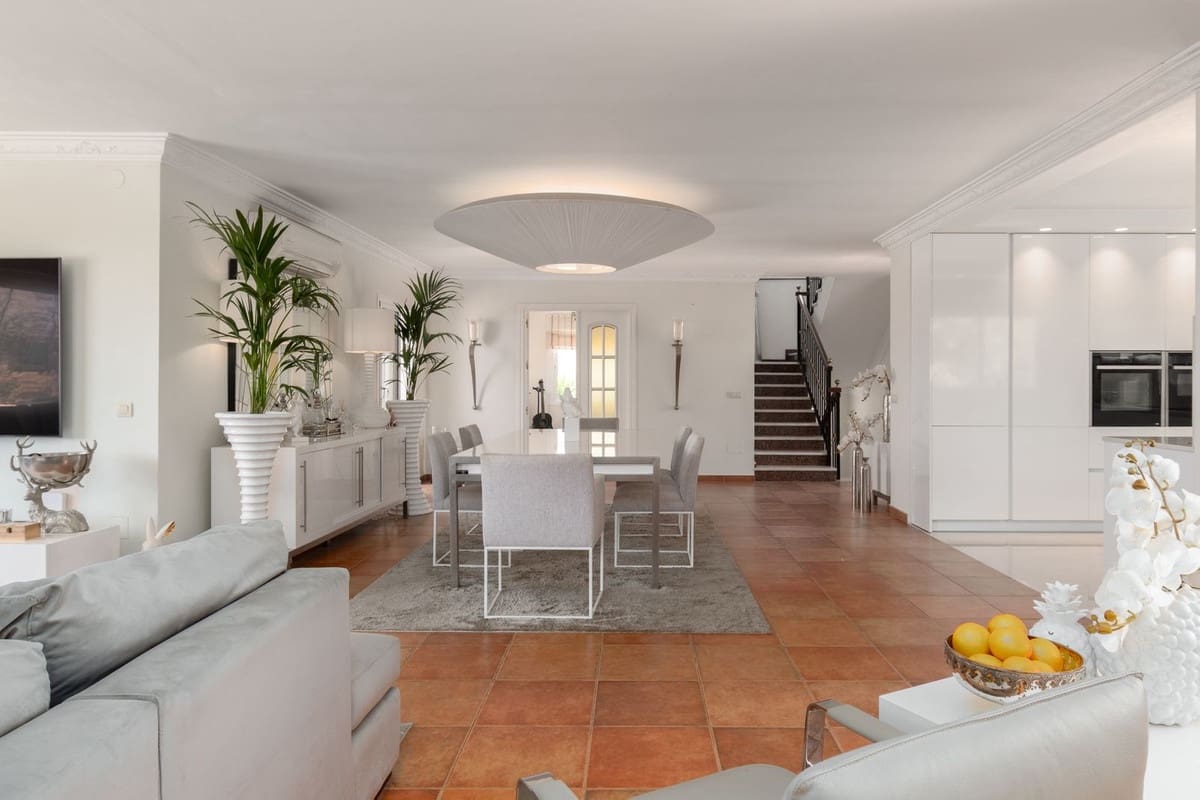 4 sovrum Villa till salu i La Cala de Mijas med pool garage - 999 000 € (Ref: 9540111)