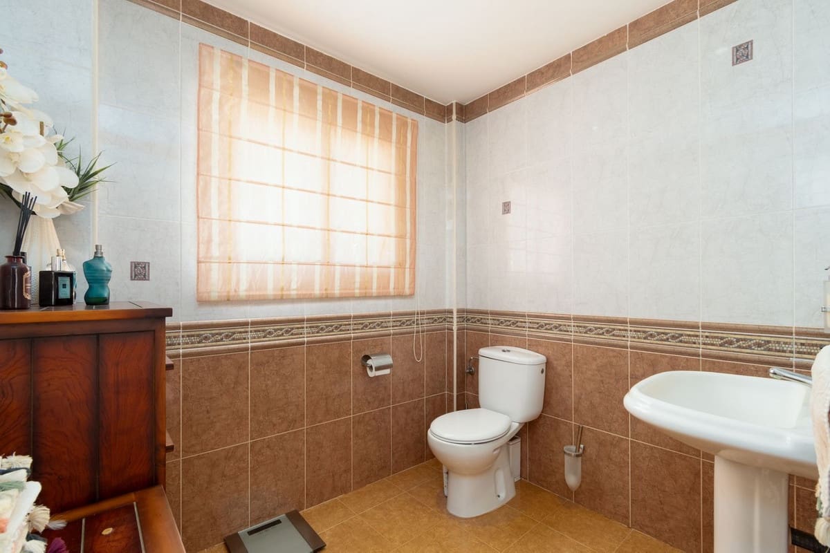 Chalet de 4 habitaciones en La Cala de Mijas en venta con piscina garaje - 960.000 € (Ref: 9540111)