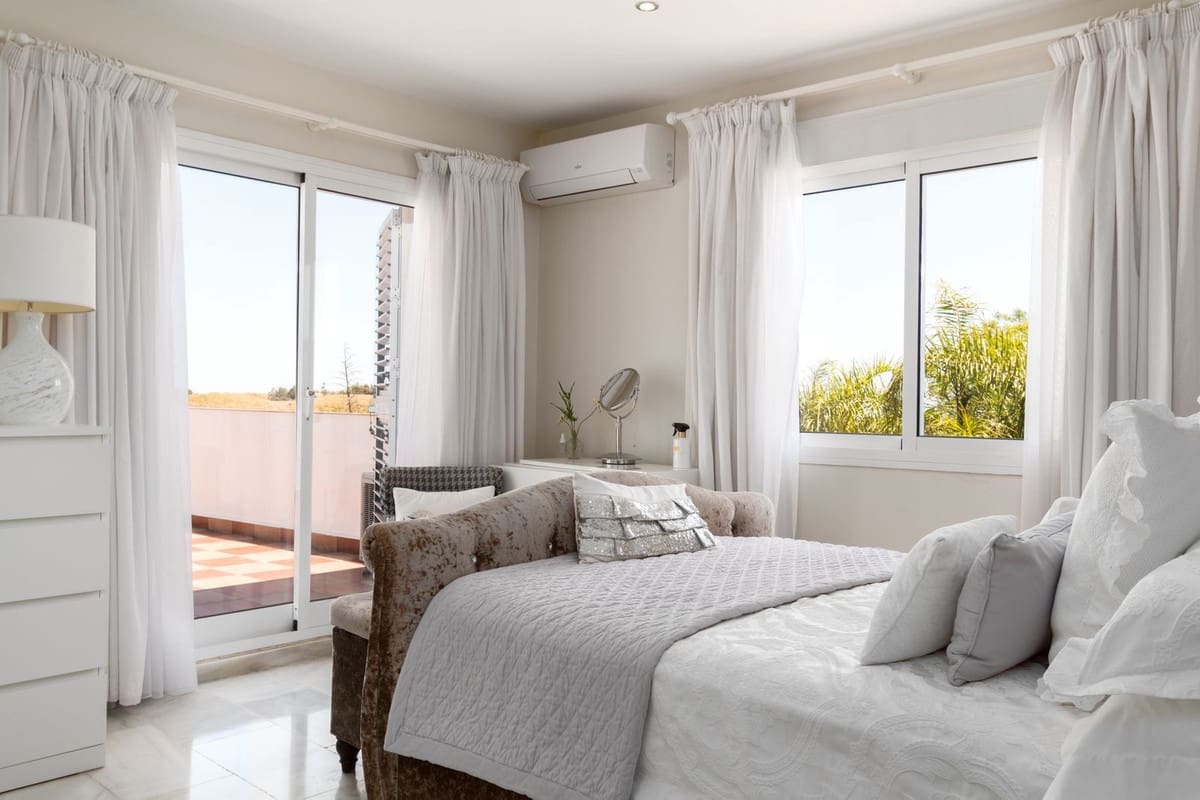 Chalet de 4 habitaciones en La Cala de Mijas en venta con piscina garaje - 960.000 € (Ref: 9540111)